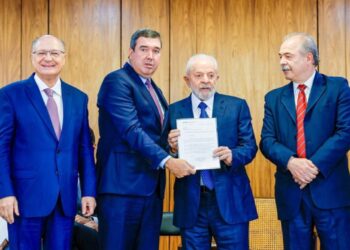 Ao lado de Riedel, Lula anuncia R$ 2,3 bi em investimentos para MS