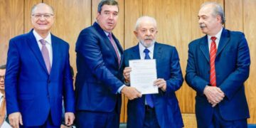 Ao lado de Riedel, Lula anuncia R$ 2,3 bi em investimentos para MS