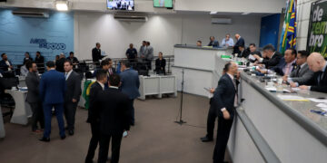 Vereadores analisam nove projetos na sessão desta terça-feira