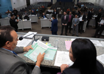 Vereadores aprovam nove projetos em sessão extraordinária