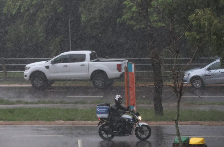 Previsão de chuvas e tempestades amenizam altas temperaturas nesta quinta-feira