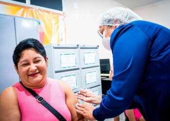 Reforço da vacina bivalente contra covid-19 está disponível nas Unidades de Saúde