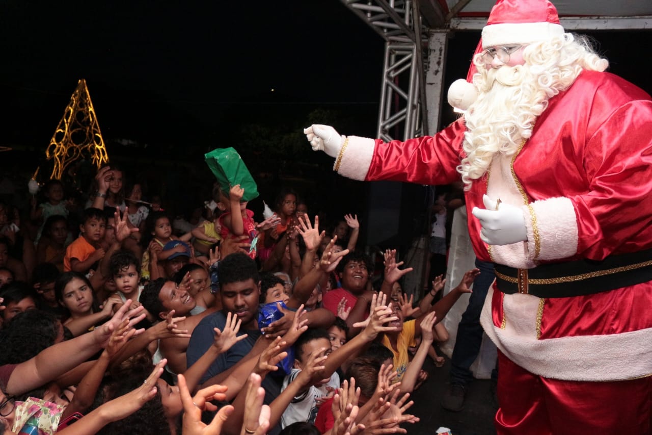 Com presença de Papai Noel e decoração festiva, Natal nos Bairros chega na Região do Imbirussu e encanta centenas de famílias