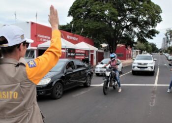 Avenida 14 de Julho começa a ser interditada para abertura de programação de Natal
