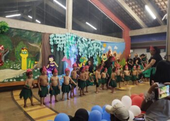 Sarau em EMEI no Centenário reúne comunidade para aplaudir apresentações culturais 