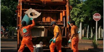 Mesmo com feriado, coleta de resíduos funciona normalmente na sexta-feira