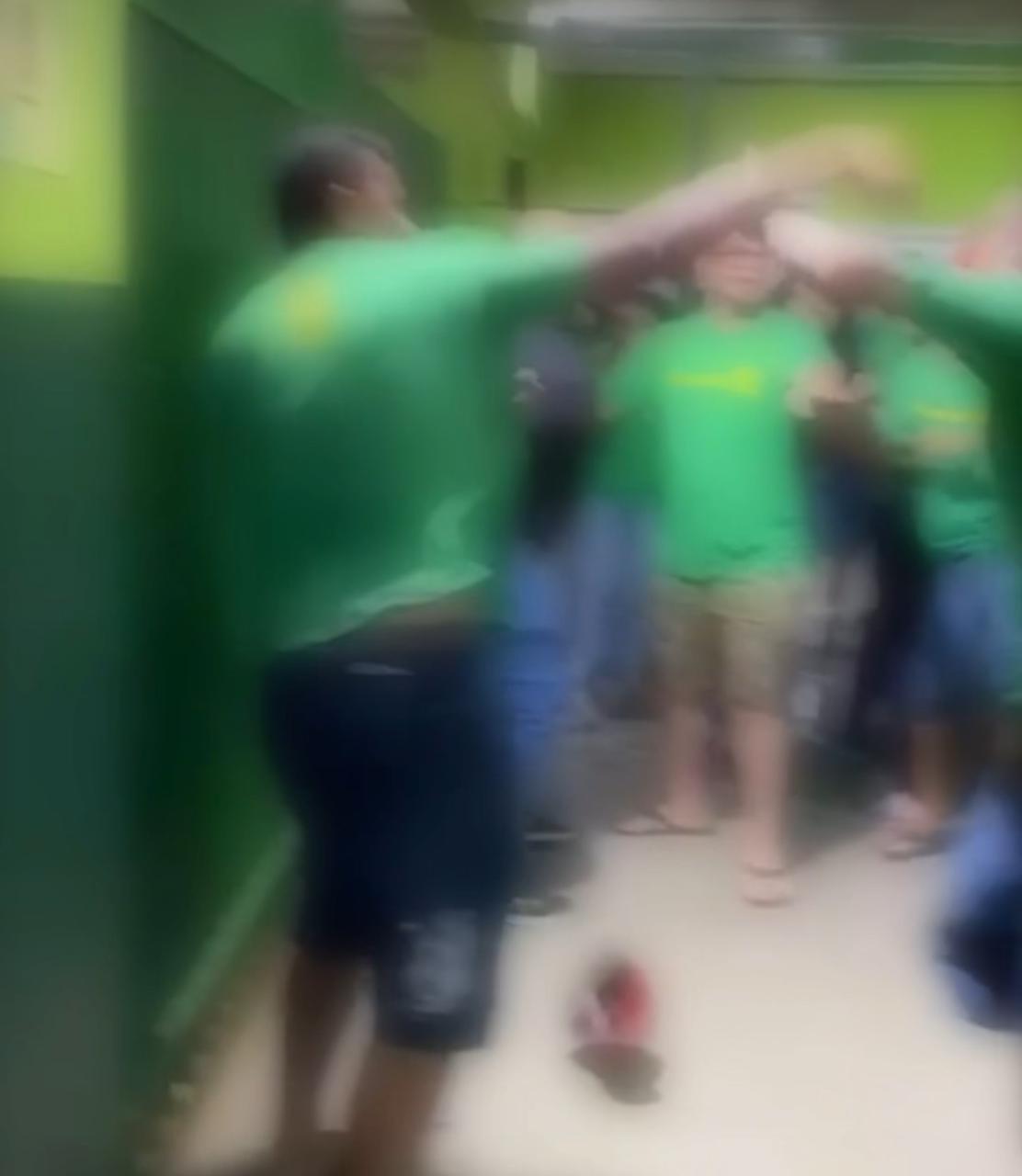 Vídeo: briga generalizada tem pancadaria entre alunos e alunas em escola da Capital 