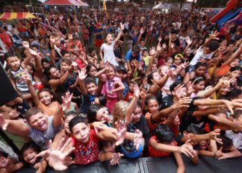 Natal nos Bairros: Semana começa animada para famílias do bairro São Conrado