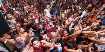 Natal nos Bairros: Semana começa animada para famílias do bairro São Conrado