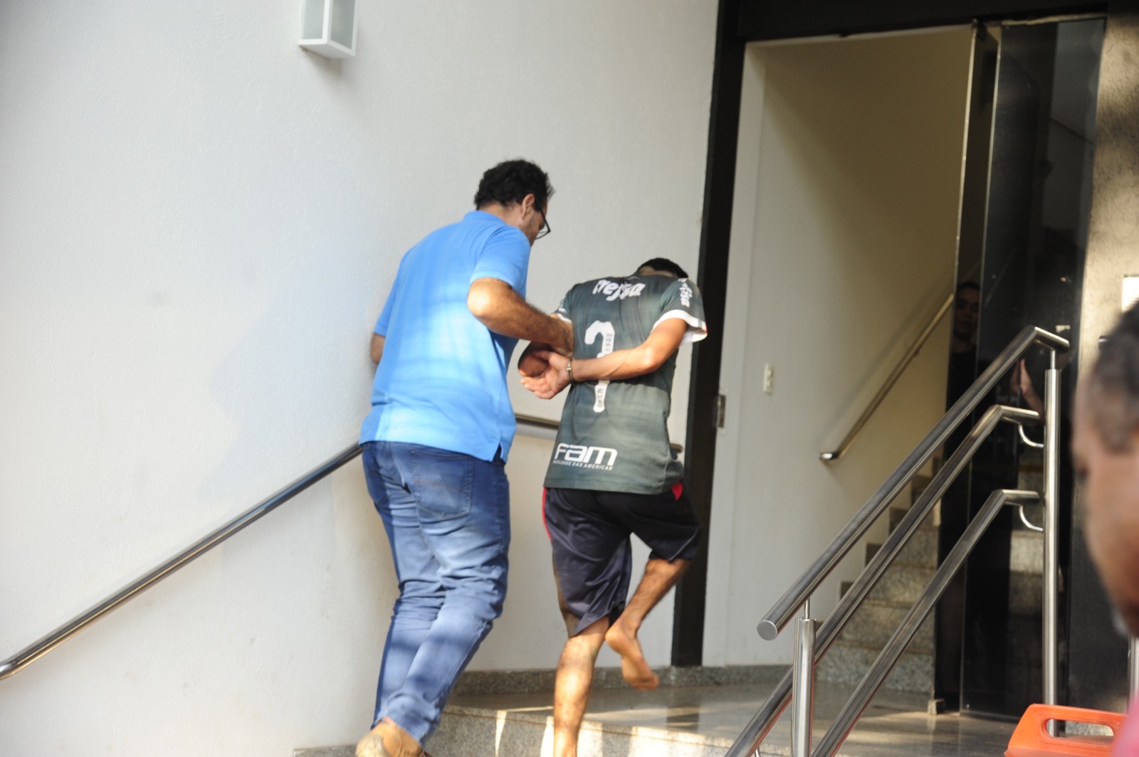 Apontado como suspeito de agredir criança, padrasto é ouvido e liberado