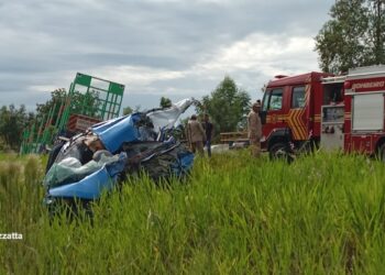 Vídeo: motorista m*rre ao ser arremessado para fora do carro em batida com carreta na MS-040 