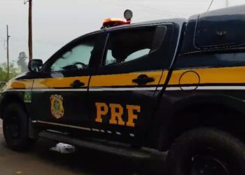 PRF apreende comboio de nove veículo com mercadorias estrangeiras em Ponta Porã