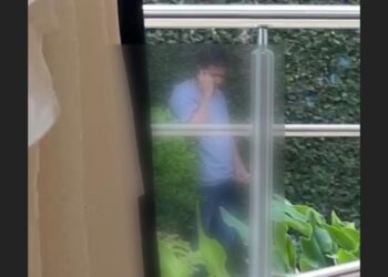 Vídeo: nojento, homem é flagrado se m4stürb4nd0 em frente a loja no Santa Fé 