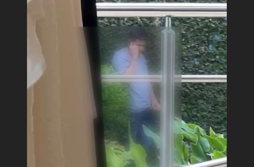 Vídeo: nojento, homem é flagrado se m4stürb4nd0 em frente a loja no Santa Fé 