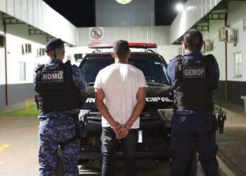 Após fugir de ordem de GCM, agiota é preso com arma, munição e mais de R$ 4 mil 