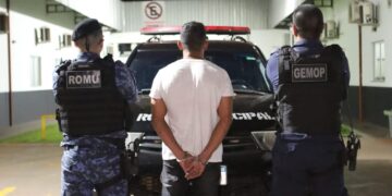 Após fugir de ordem de GCM, agiota é preso com arma, munição e mais de R$ 4 mil 