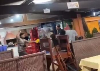 Garrafa, cadeira e até f4c4: briga transforma lanchonete em rinha em Dourados; veja vídeo
