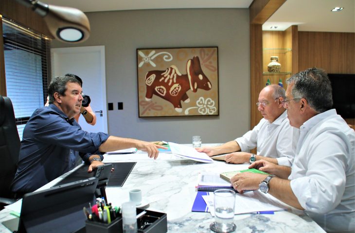 Governador garante mais de R$ 30 milhões para pavimentar bairros em Ponta Porã