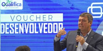 Voucher Desenvolvedor: programa oferece curso técnico de TI a 400 estudantes e 140 profissionais