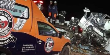 Acidente entre ônibus e caminhão deixa 25 m*rtos na Bahia 