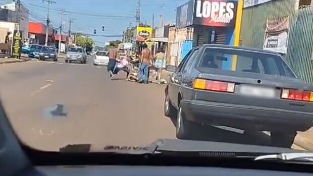 Vídeo: Rapaz quase é l1nch4d0 em avenida em Campo Grande; imagens são fortes 