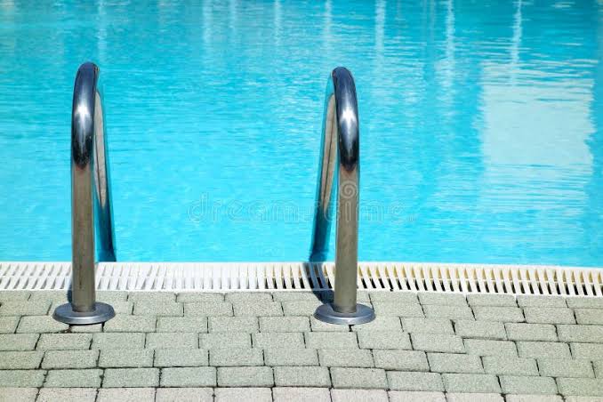 Menino de 9 anos m*rre ao se afogar em piscina de casa de festas no Aero Rancho