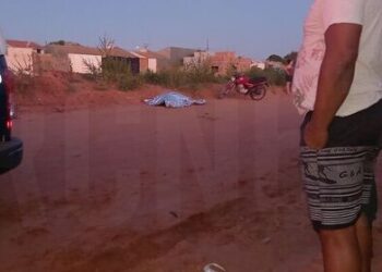 Vídeo: mulher tem pescoço cortado com linha de cerol, cai de moto e m*rre na frente do filho de 5 anos 