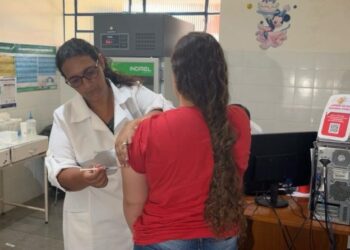 Segundo dia tem mais mil vacinados contra dengue em Dourados