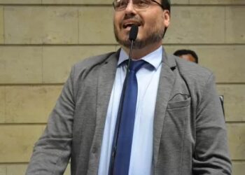 PF aponta que assessora de Carlos pedia dados sobre ações contra Bolsonaros