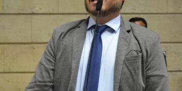 PF aponta que assessora de Carlos pedia dados sobre ações contra Bolsonaros