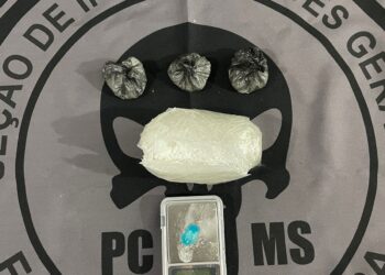 Mulher é flagrada vendendo cocaína em praça de Nova Andradina