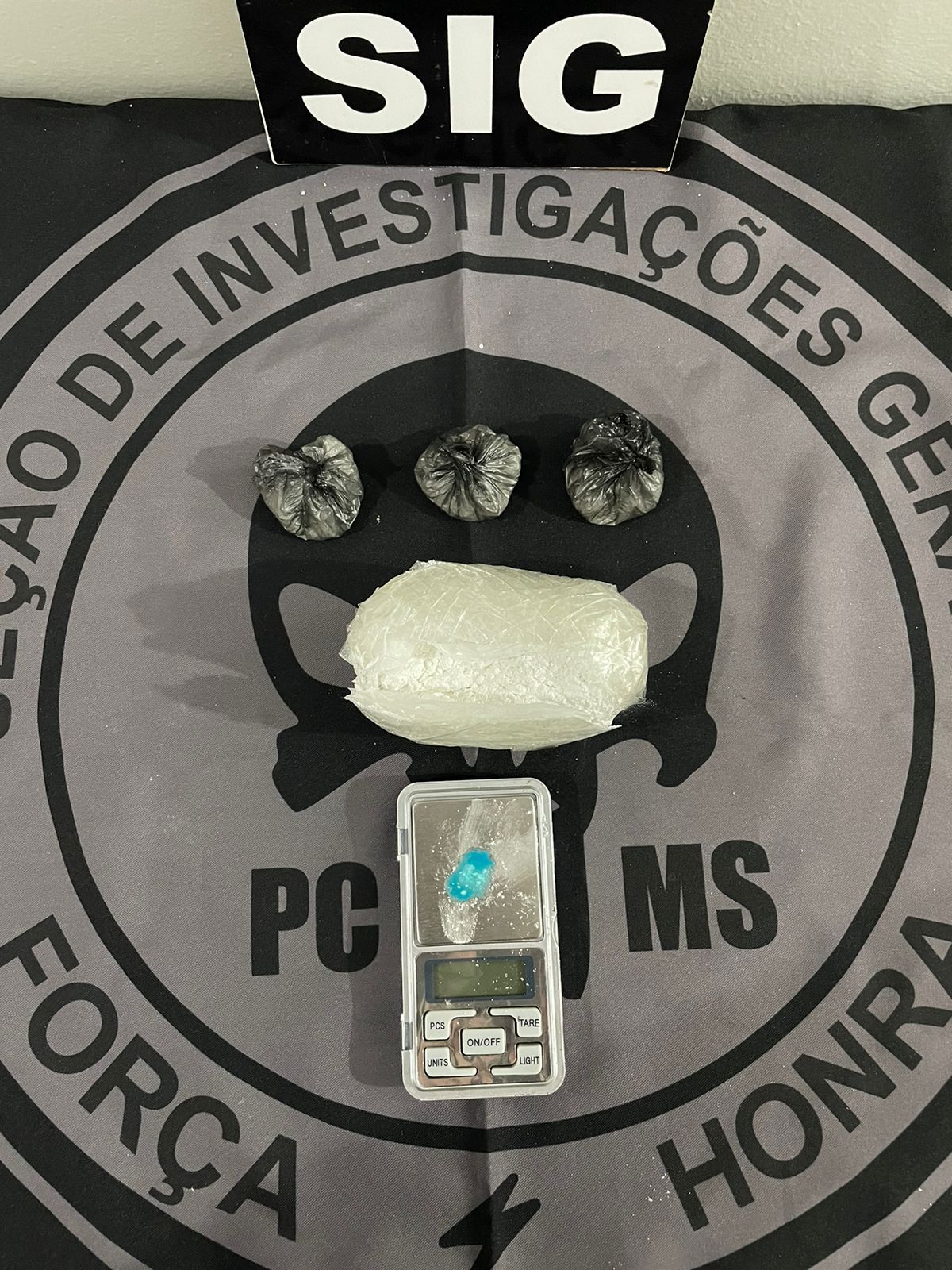 Mulher é flagrada vendendo cocaína em praça de Nova Andradina