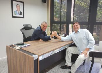 Paulo Corrêa garante aparelhos de ar condicionado e novos equipamentos para escolas de Mundo Novo