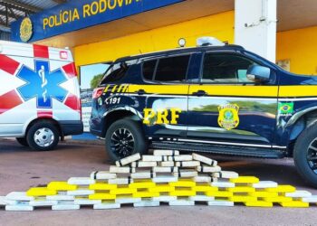 PRF apreende 62 Kg de cocaína em ambulância na BR-262