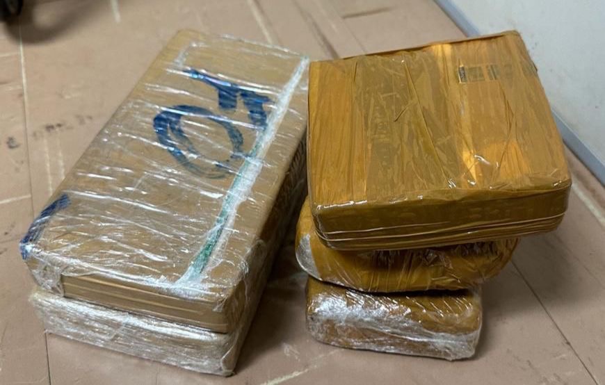 Mulher é flagrada com drogas e é presa pela PF no Aeroporto de CG 