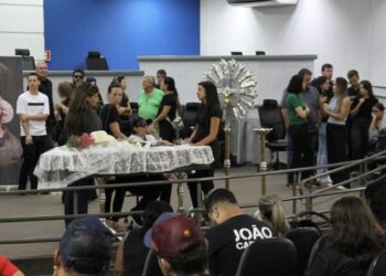 Vídeo: velório de João Carreiro tem música e muita emoção 