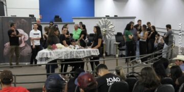 Vídeo: velório de João Carreiro tem música e muita emoção 