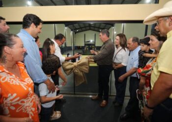 Na inauguração de escola com apoio do Governo, obra na MS-289 é anunciada em Amambai