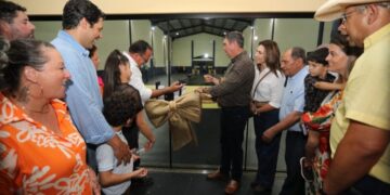 Na inauguração de escola com apoio do Governo, obra na MS-289 é anunciada em Amambai