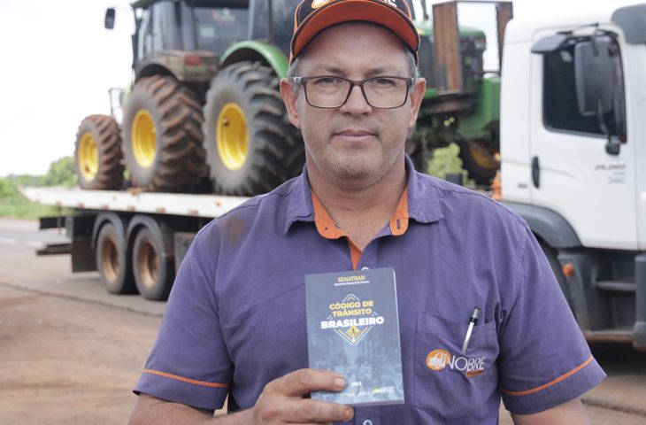 Fiscalização na MS-040 aborda mais de 20 motoristas e orienta sobre exame toxicológico