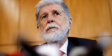 Celso Amorim diz que fala de Lula sobre Israel ‘sacudiu o mundo’ e pode ajudar a resolver a guerra em Gaza