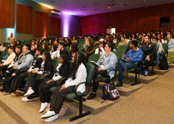 Curso preparatório gratuito para o Enem 2024 começa com aulão no próximo sábado (2)