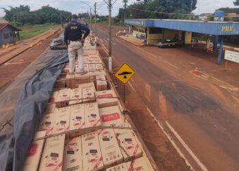 PRF apreende 400 mil maços de cigarros em Rio Brilhante