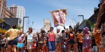 Fim de semana chega com primeiros blocos de Carnaval na rua, show do Vintage Culture, teatro e feirinhas