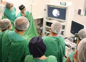 Inédito na unidade, Hospital Regional opera bebê ainda no útero da mãe