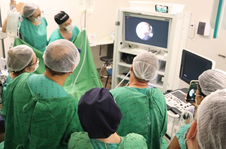 Inédito na unidade, Hospital Regional opera bebê ainda no útero da mãe