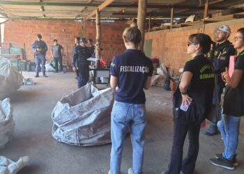 Ação conjunta autua estabelecimento e apreende quase meia tonelada em fios de cobre provenientes de furtos