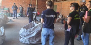 Ação conjunta autua estabelecimento e apreende quase meia tonelada em fios de cobre provenientes de furtos