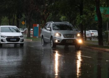 Com condições favoráveis à chuva, sábado tem tempo instável e temperaturas amenas
