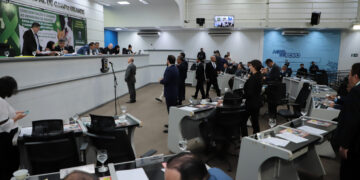 Vereadores votam dois Projetos e um Veto na primeira sessão ordinária de 2024